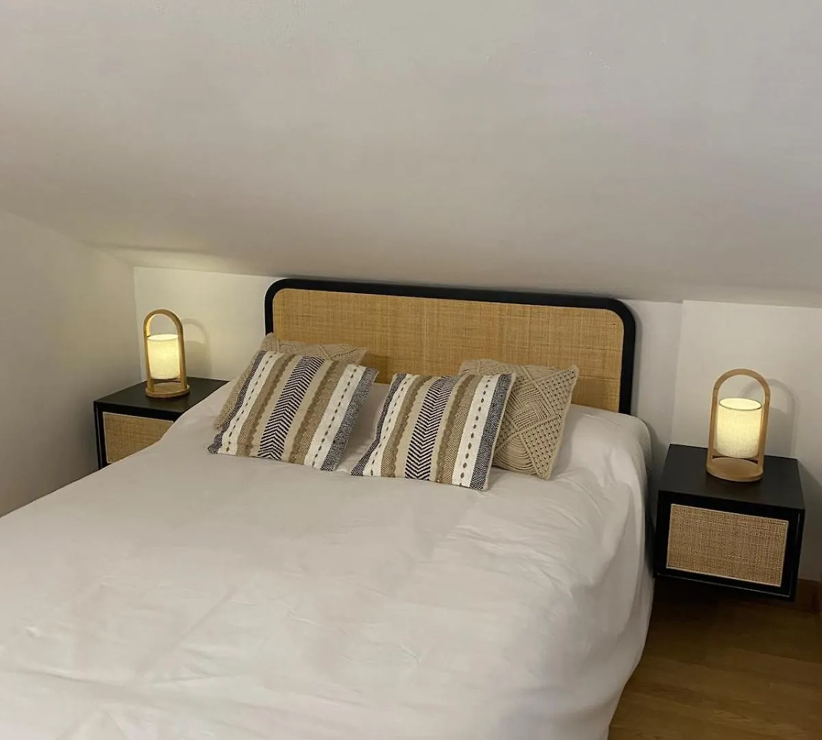 Atico Tipo Loft En Primera Linea De Playa Almayate Alto Lejlighed