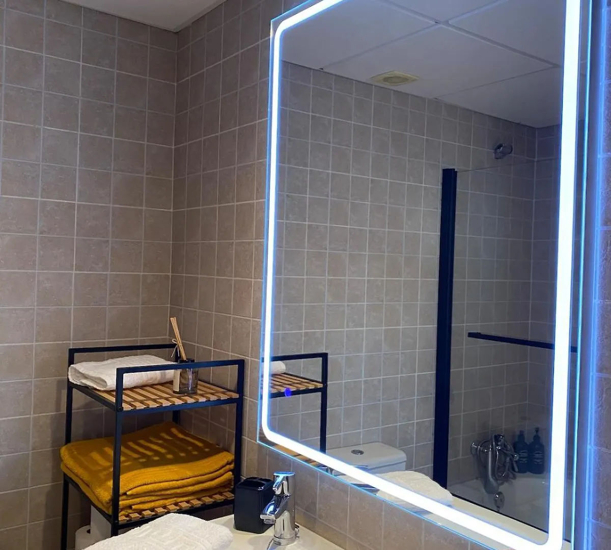 Atico Tipo Loft En Primera Linea De Playa Almayate Alto Lejlighed